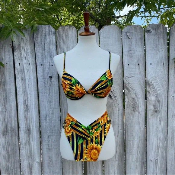 Vintage sunflower bikini - Picture 5 of 7